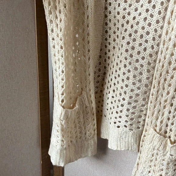 FINAL MARKDOWN Wet Seal Cream Acrylic Sweater medium - Picture 5 of 11